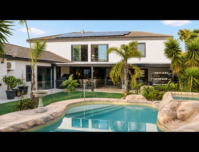 4 BEDROOM FREESTANDING FOR SALE IN FLAMINGO VLEI